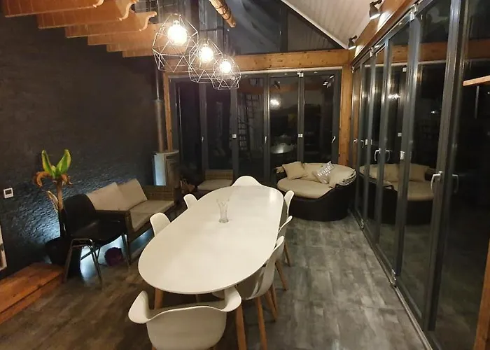 Dom wakacyjny White House Parnawa